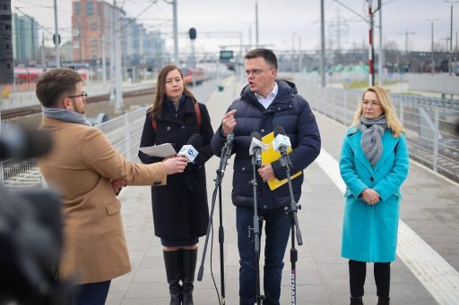Jeden bilet za 150zł miesięcznie – rozwiązanie Polski 2050 Szymona Hołowni na podwyżki cen biletów