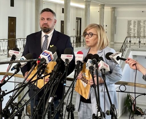 Jawna płaca w ogłoszeniach o pracę w służbie cywilnej dzięki naszej poprawce!