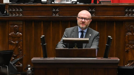 Więcej pieniędzy i uproszczone zasady – Polska 2050 zagłosowała za nowymi przepisami o repatriacji