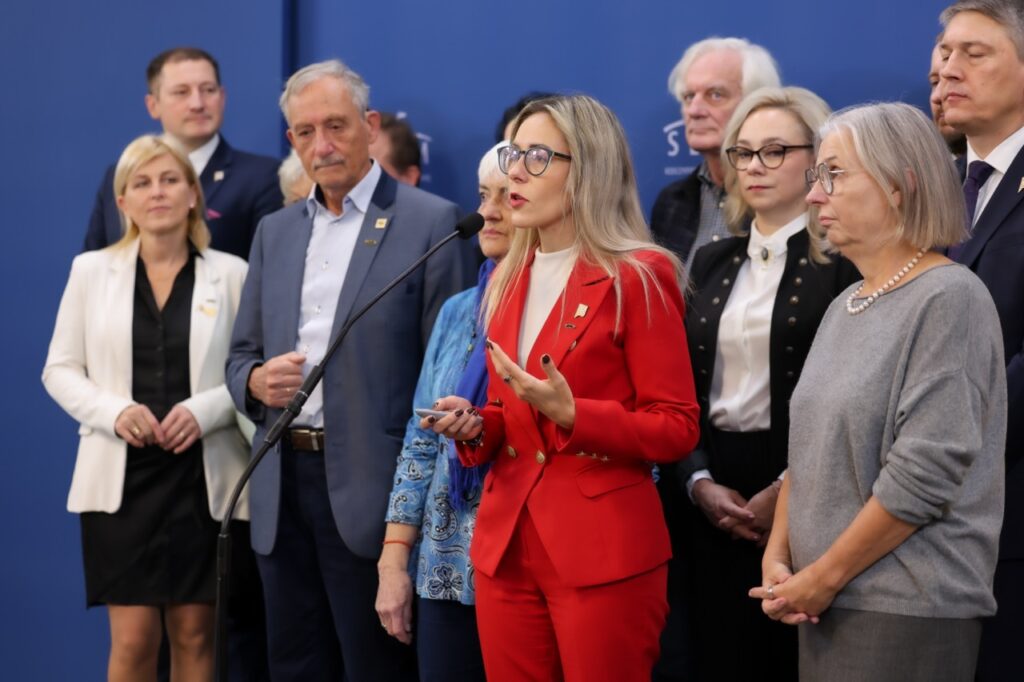 Polska 2050 przedstawia ustawę o klubach seniora