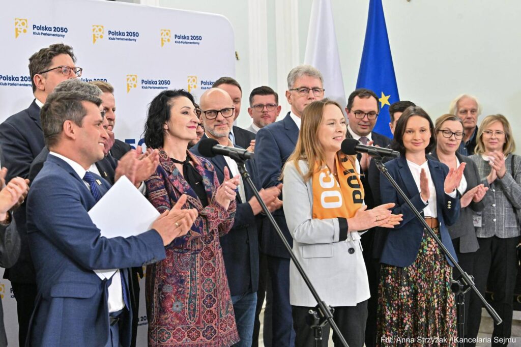 Wyraziste centrum działa dalej. Polska 2050 stawia na jedność i odpowiedzialność